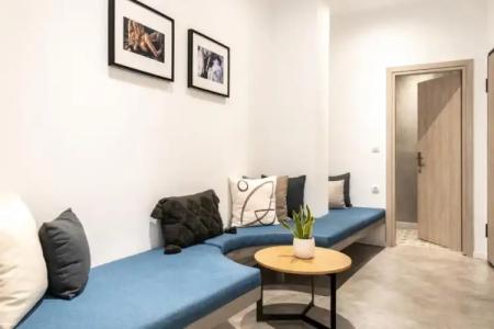 Melo Athens - 77