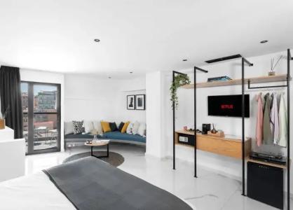 Melo Athens - 154