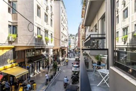 Melo Athens - 123