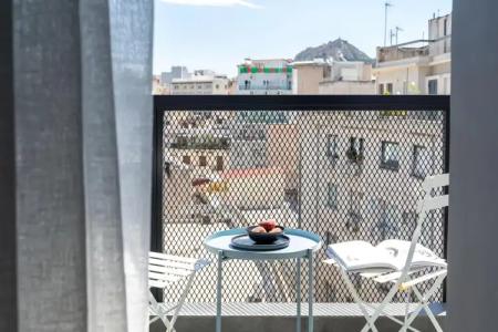 Melo Athens - 5
