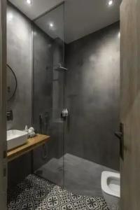 Melo Athens - 111