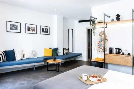 Melo Athens - 122