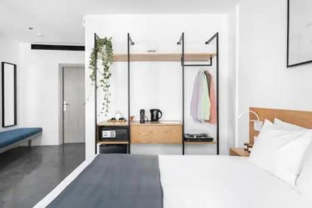 Melo Athens - 137