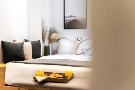 Melo Athens - 78