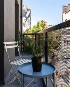 Melo Athens - 132