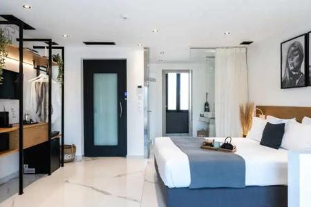 Melo Athens - 161