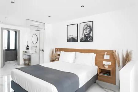 Melo Athens - 142
