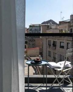 Melo Athens - 168