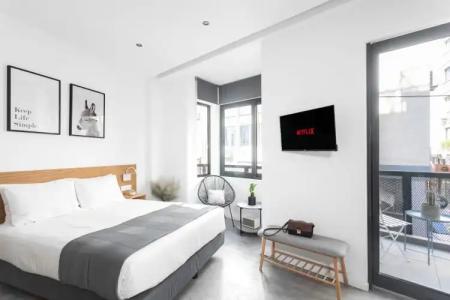 Melo Athens - 120