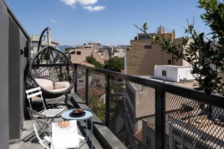 Melo Athens - 165