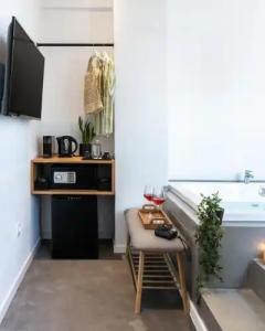 Melo Athens - 19