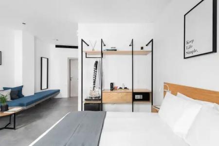 Melo Athens - 118