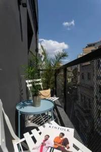 Melo Athens - 130