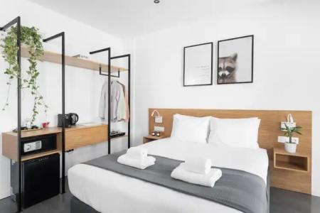 Melo Athens - 1
