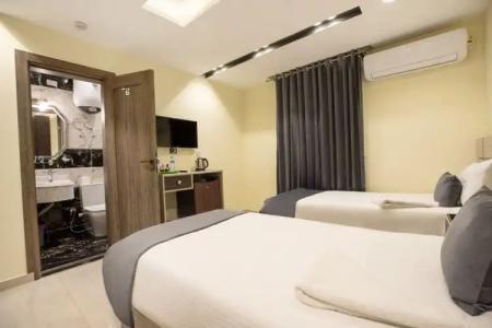 Brothers Pyramids View - 25