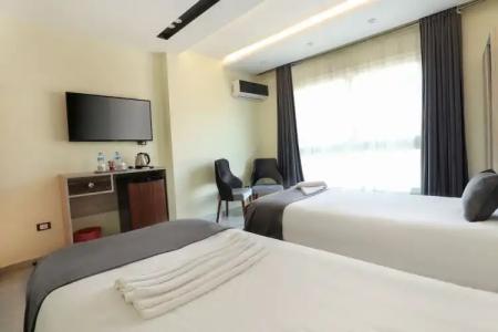 Brothers Pyramids View - 24