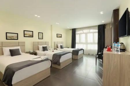 Brothers Pyramids View - 32