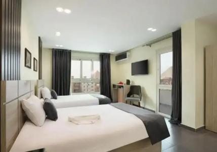 Brothers Pyramids View - 6