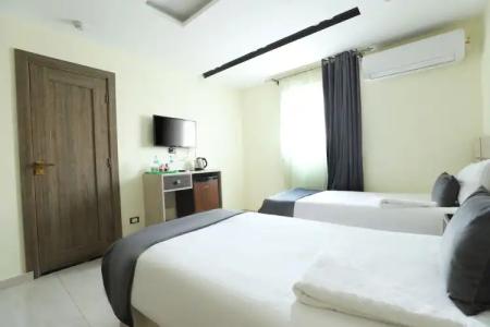 Brothers Pyramids View - 28