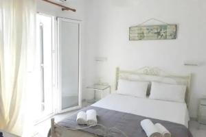 V-rooms in Milos Cyclades, Apollonia