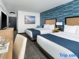 Standard Quadruple room with partial sea view