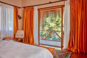 La Boheme Kabak, Faralya