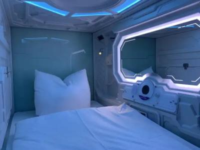 Space Night Capsule Hostel - 8