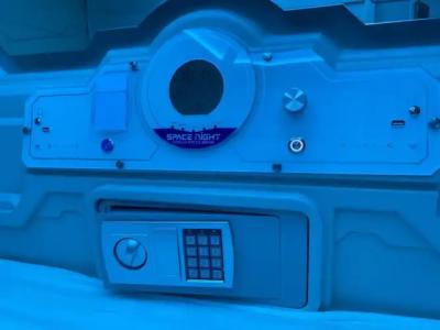 Space Night Capsule Hostel - 14
