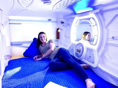 Space Night Capsule Hostel - 6