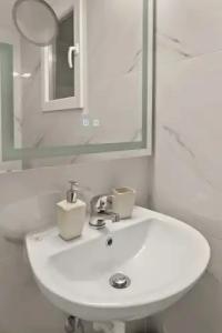 Athens Warehouse Boutique & Suites - 7