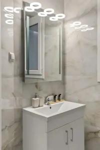 Athens Warehouse Boutique & Suites - 49