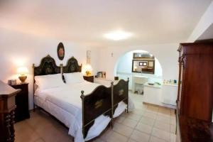 Villa Le Suites Sul Golfo Di Taormina,con piscina infinity a strapiombo sul mare, Letojanni