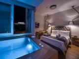 Suite with city view