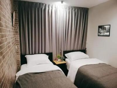 White House Hostel - 1