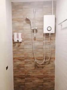 White House Hostel - 8