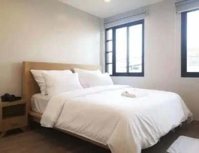 YAKTHAI POSHTEL - 3