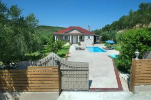 Zante Lux Villa - Private Heated Pool & Garden, Zakynthos Town