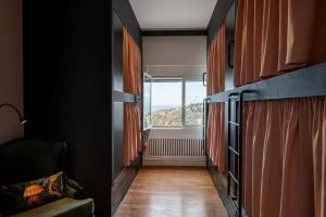 BEDWAVE Seaside Mansion, Piraeus