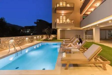 Makris Luxury Rooms - 0