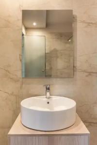Makris Luxury Rooms - 8