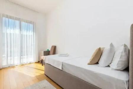 Apart M.S. KATUNJANIN - 150