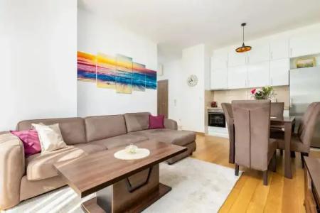 Apart M.S. KATUNJANIN - 152