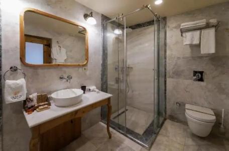 Luxury Cratus Stone Palace - 91