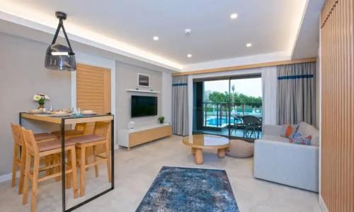 A Suite Side - 82
