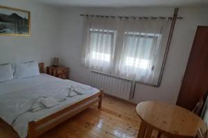 Camp Hotel Lake Views, Plav