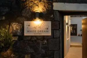 White Dream Suites, Fira