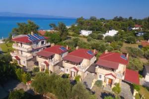 Villa Argo 3 - Beachfront, Big gardens, Location!, Pefkohori