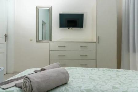 Theasis Athens - 101