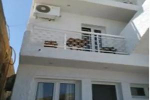 Blue Rooms, Adamas