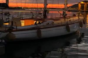 Barca a vela a due alberi di 15 m con 7 posti letto a Portosole con parcheggio Hotel, Sanremo